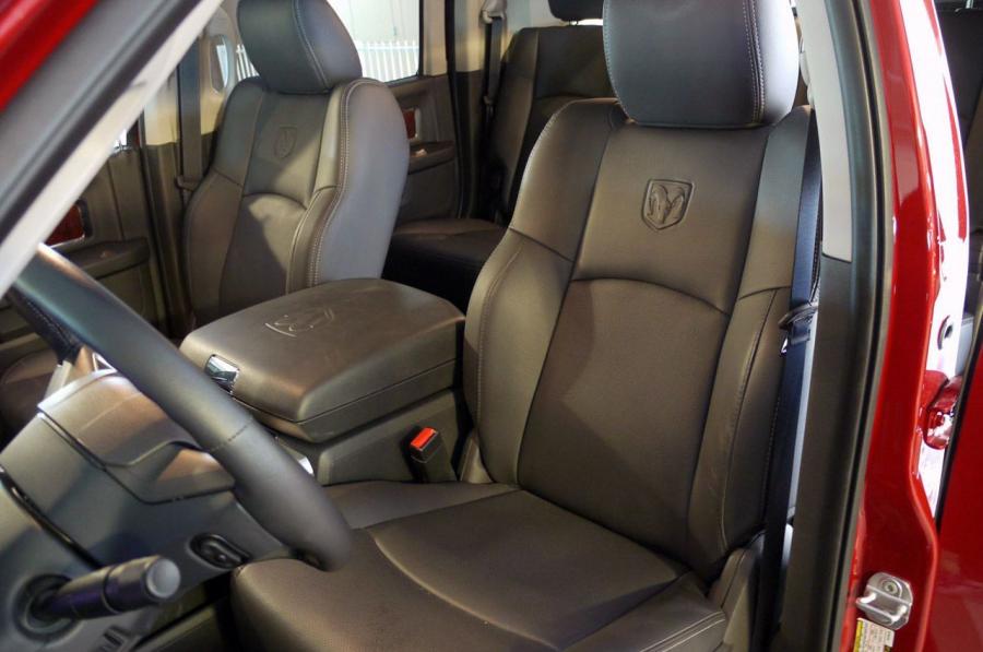  Dodge Ram 3500 Laramie Mega Cab 2010 года  (фото 13 из 37)